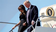 Donald Trump p�ilet�l s man�elkou Melanií do Las Vegas 4. �íjna 2017.