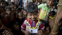 Rohingský uprchlík Mohammad Rofique získal nový obanský prkaz, který mu...