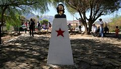 Socha Che Guevary s rudou hvzdou stojí na stejném míst, kde byl...