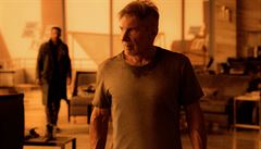 Rick Deckard (Harrison Ford) byl ticet let nezvstný. Snímek Blade Runner...