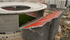 Vtejte v Rusku. Bizarn tribuny pro zpas Egypt - Uruguay jsou postaveny mimo stadion