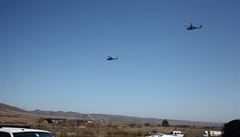 Trénink vrtulník pozorujeme z vyhlídkového místa u pláe Las Flores, jen pár...