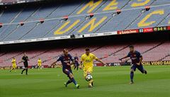 Momentka ze zápasu Barcelona - Las Palmas. Utkání se hraje bez divák.