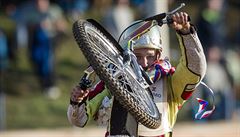 Zlatá p�ilba, mezinárodní závod na ploché dráze 1. �íjna v Pardubicích. Vít�zem...