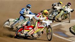 Vít�z Zlaté p�ilby Václav Milík (vp�edu).