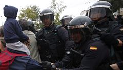 Centrální vláda poslala do oblasti policejní posily, aby hlasování zmaily.