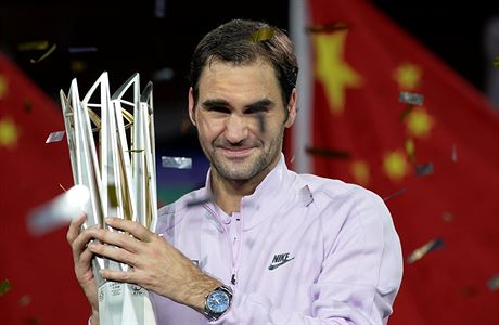 Roger Federer po triumfu na turnaji v anghaji.