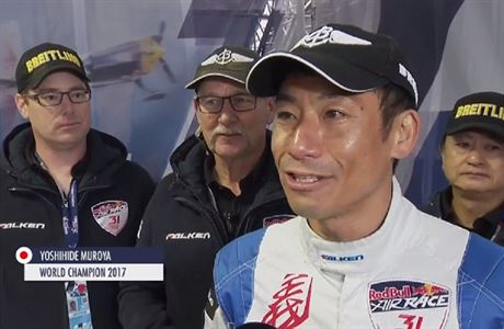 První rozhovor nového mistra svta Red Bull Air Race, Japonce Joihideho Muroyi.