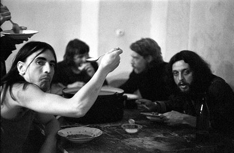 Indián undergroundu. Milan Hlavsa (vlevo) v ervenci 1977 pi louení s Paulem...