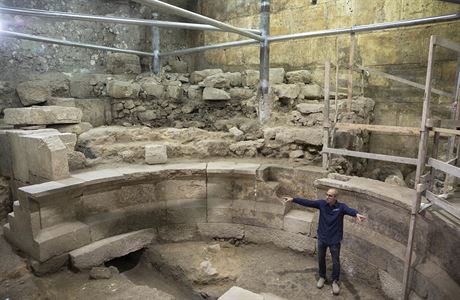Archeologové u Zdi nák nali ímský amfiteátr.