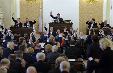 Poslanecká sněmovna se sešla 16. října v Praze na schůzi kvůli memorandu o...