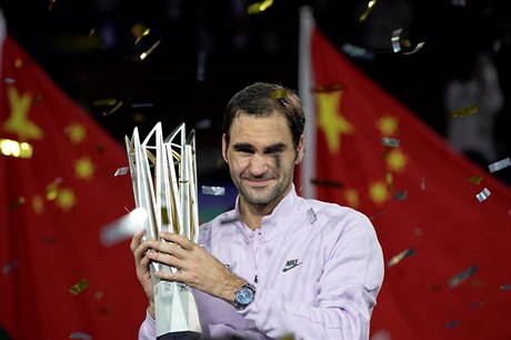 Roger Federer po triumfu na turnaji v anghaji.