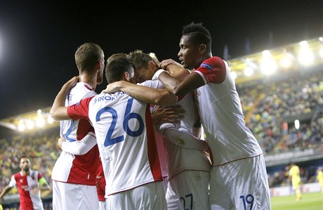 Villarreal vs. Slavia Praha: fotbalisté hostí slaví.