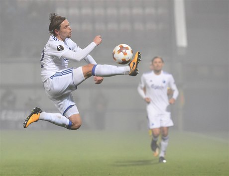 Fotbaloví fanouci si budou muset zvyknout na ligu v nelichotivých podmínkách.