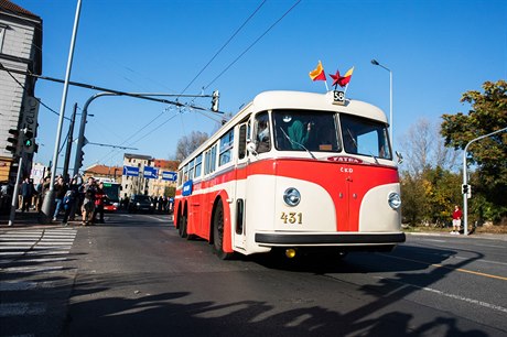 Zahájení testování elektrobusu s dynamickým dobíjením pi píleitosti 45....