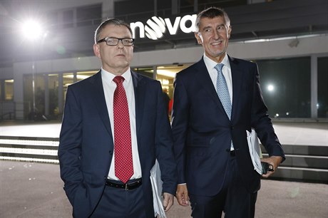 Andrej Babi a Lubomír Zaorálek po debat v televizi Nova.