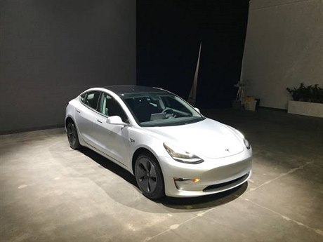 Tesla Model 3 byla na prodej za 150 tisíc dolarů.