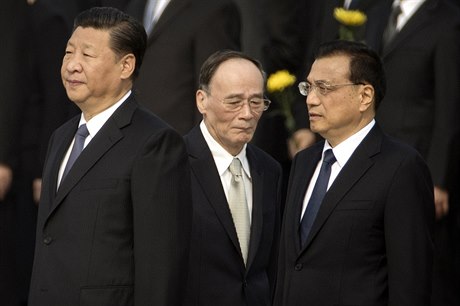 Prezident Si in-pching na sjezdu (vlevo).