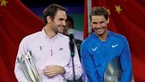 Roger Federer a Rafa Nadal po finále na turnaji v Šanghaji.