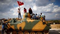 Tureck tanky si na hranici Srie a Turecka oblbily dti.