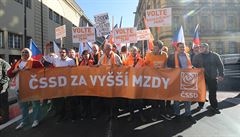Pochod Prahou za vyšší mzdy. | na serveru Lidovky.cz | aktuální zprávy