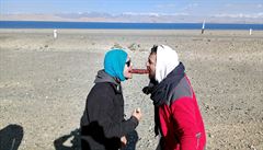 U� po t�ech týdnech se za�aly vyno�ovat úskalí skupinového cestování. Místo...