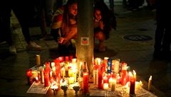 Sví�ky svítili u barcelonských kandelábr� na n�kolika místech.