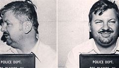 Usmvavý vrah Gacy na policejním snímku.