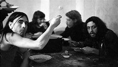 Indián undergroundu. Milan Hlavsa (vlevo) v červenci 1977 při loučení s Paulem... | na serveru Lidovky.cz | aktuální zprávy