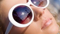 Levné sluneční brýle mohou způsobit migrénu, říká odbornice