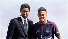 Kluk za 6 miliard. Neymar neposlechl otce, ktermu se za pestup do PSG omluvil