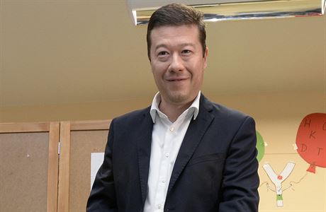 Pedseda hnut Svoboda a pm demokracie (SPD) Tomio Okamura odevzdal 20....