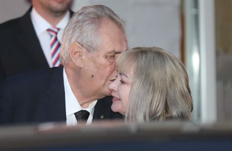 Prezident Zeman se po odvolení domlouval se svou manelkou Ivanou.