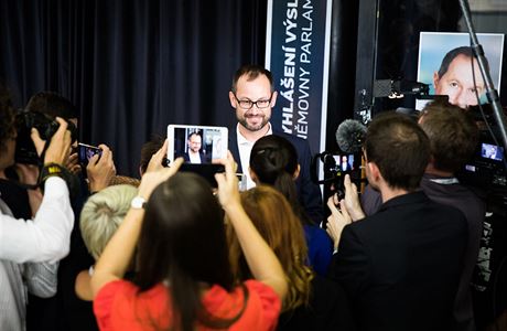 Lídr hnutí Starostové a nezávislí (STAN) Jan Farský ve volebním tábu.