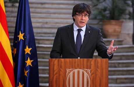 Katalánský premiér Carles Puigdemont bhem sobotního projevu.