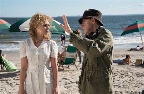Woody Allen si povd s herekou Juno Templeovou. Snmek Kolo tst (2018)....