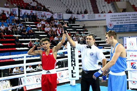 Takto slavil Mirek Gorol postup do semifinále juniorského mistrovství Evropy.