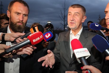 Andrej Babi na cest do volebního tábu ANO.