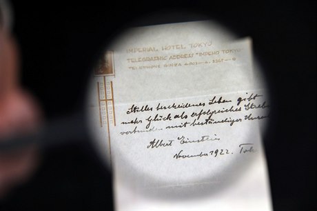 Vydražený ruční vzkaz od Alberta Einsteina.