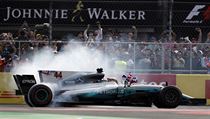 Britsk pilot formule 1 Lewis Hamilton slav tvrt titul mistra svta.