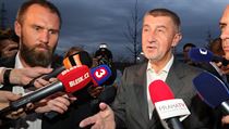 Andrej Babi� na cest� do volebn�ho �t�bu ANO.