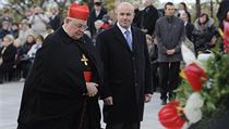 Kardinál Dominik Duka (vlevo) při pietním aktu u příležitosti svátku Dne vzniku...