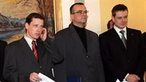 Stanislav Gross (ČSSD), Miroslav Kalousek (KDU-ČSL) a Pavel Němec (Unie...