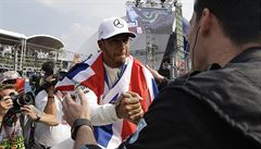 Hamilton je potvrt mistrem svta formule 1 a stal se nejspnjm Britem historie