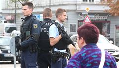 Policie zadrela mue podezelho z tok noem v Mnichov. Pachatel zranil est osob