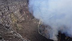Pohled do chtánu vulkánu Masayo. V dívjích dobách lidé koící a v noci...