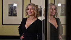 Výstavu ernobílých fotografií s názvem Neue Mädchen zahájila 22. íjna Tereza...