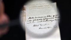 V Jeruzalémě vydražili ruční vzkaz od Einsteina. Prodal se za 1,3 milionu dolarů