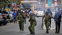 Keňská policie pálí slzné granáty do davu protestujících příznivců šéfa opozice...