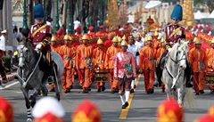 Ceremoniál je kombinací buddhistických náboenských obad a rituál...